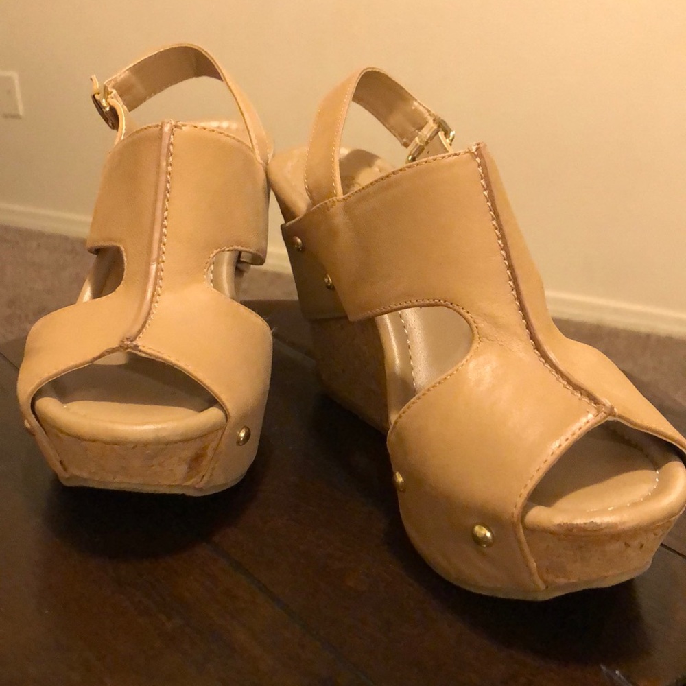 SOLD Kenneth Cole Reaction Wedges
